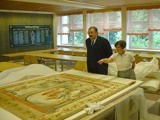 Die restaurierten Fahnen im Speisesaal des Schützenplatzes