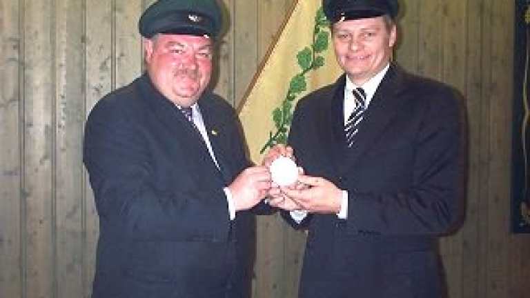 Ordensübergabe 2002 - Major Paul Imhäuser & Schützenkönig André Rumpff