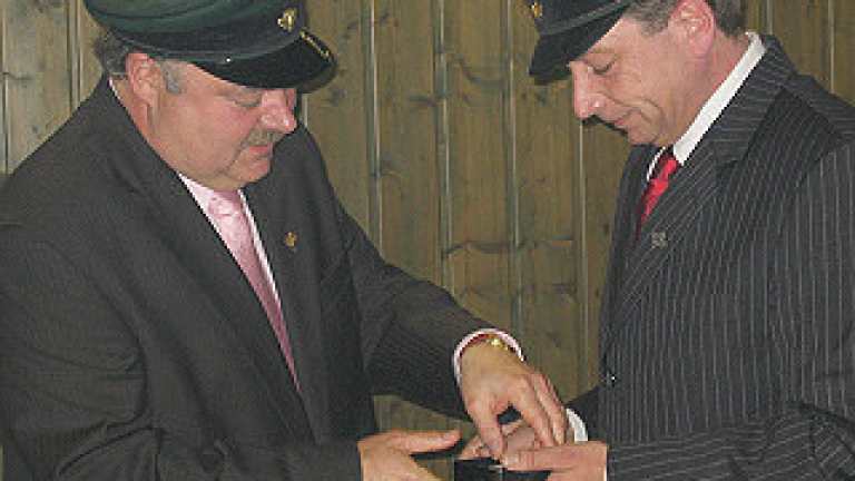 Ordensübergabe 2008 - Major Paul Imhäuser und Schützenkönig Peter Liese