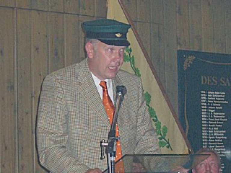 Ordensübergabe 2003 - Schützenkönig Rüdiger Vitt Ordensübergabe 2003 - Schützenkönig Rüdiger Vitt