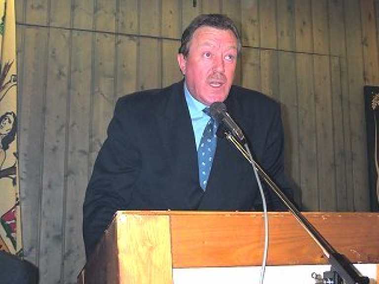 Ordensübergabe 2001 - Hauptmann Theo Süttmann