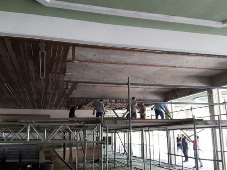 Erneuerung der Decke im Hauptzelt 2016 Erneuerung der Decke im Hauptzelt 2016