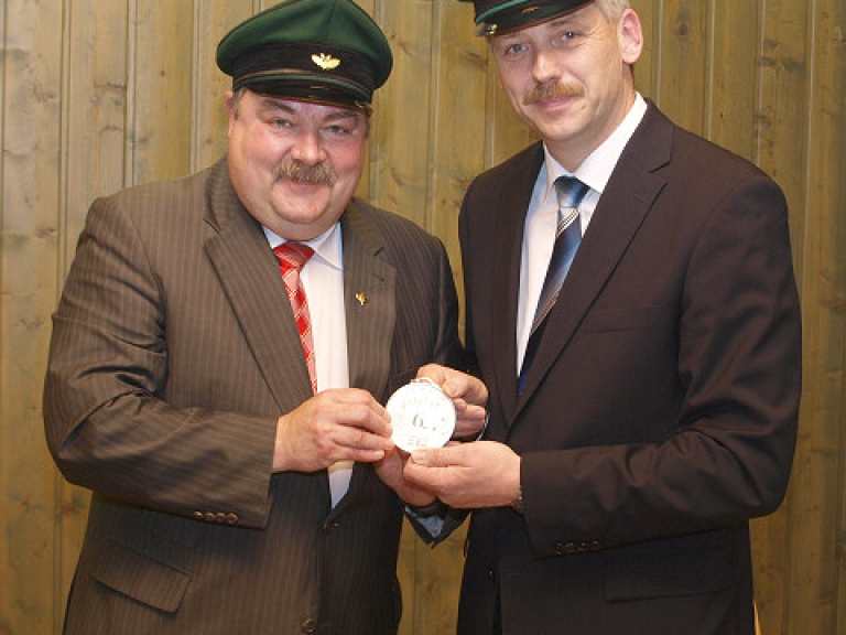 Ordensübergabe 2011 - Major Paul Imhäuser und Schützenkönig Dr. Günter Zeppenfeld Ordensübergabe 2011 - Major Paul Imhäuser und Schützenkönig Dr. Günter Zeppenfeld