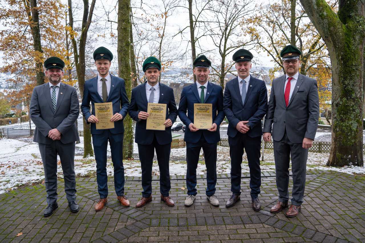 Die neuen Mitglieder des Vorstands , Lt. Sebastian Ohm, Lt. Tim Löschner und Lt. Dennis Stolzenberg. Die neuen Mitglieder des Vorstands , Lt. Sebastian Ohm, Lt. Tim Löschner und Lt. Dennis Stolzenberg.