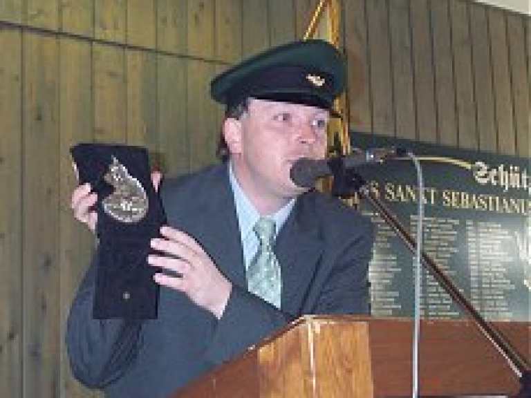 Ordensübergabe 2000 - Schützenkönig Dr. Burkhard Ledig Ordensübergabe 2000 - Schützenkönig Dr. Burkhard Ledig