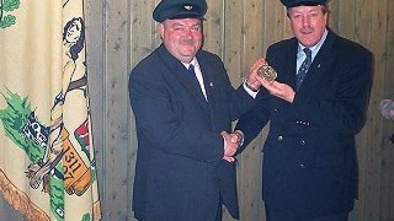 Ordensübergabe 2001 - Schützenkönig Major Paul Imhäuser & Hauptmann Theo Süttmann