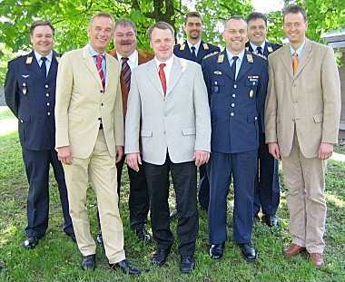 (v.l.n.r.) Oberstabsfeldwebel Hack, Majestät Dr. Thomas Schlösser, Major Paul Imhäuser, Oberleutnant Heribert Wrede, Oberfeldwebel Ziegler, Hauptmann Dr. Manfred Heidler, Hauptfeldwebel Prechtler, Leutnant und Musikoffizier Peter Zeppenfeld