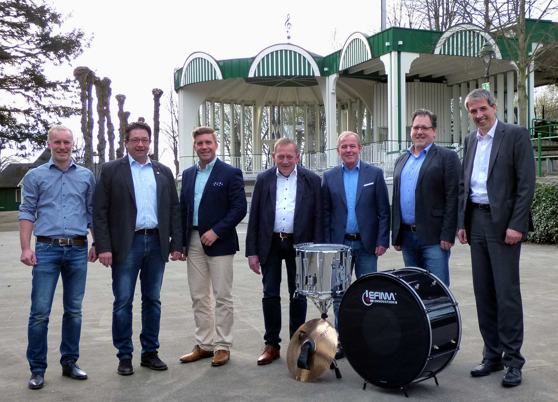 v.l.n.r.: Lt. Simon Niklas, Major Peter Liese, Sebastian Römer, Rüdiger Wurm, Markus Stachelscheid, Hauptmann Holger Harnischmacher und Olt. Peter Kliche