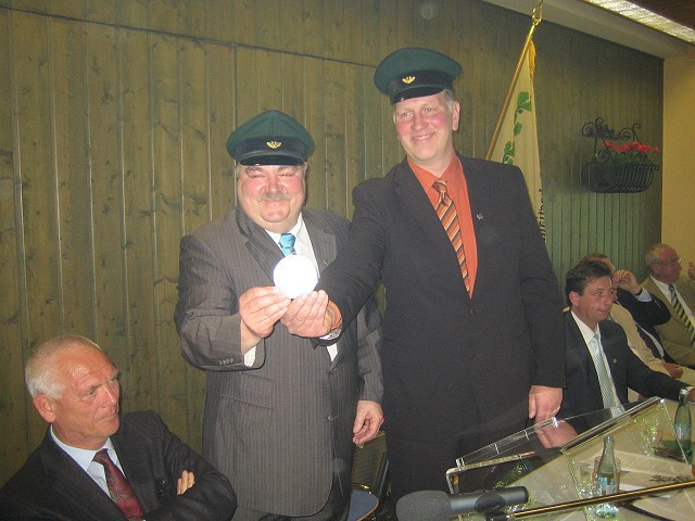 Ordensübergabe 2010 - Major Paul Imhäuser & Schützenkönig Frank Clemens