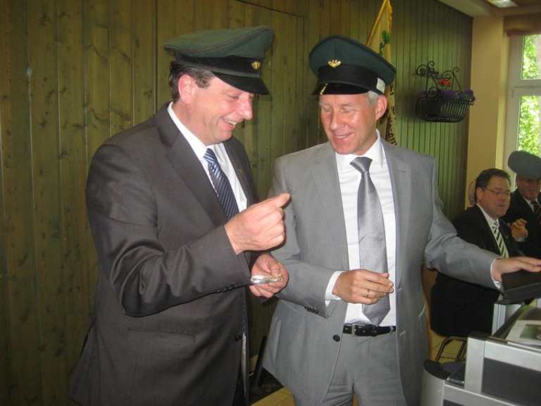 Ordensübergabe 2016 - Schützenkönig Christian Reißner und Major Peter Liese