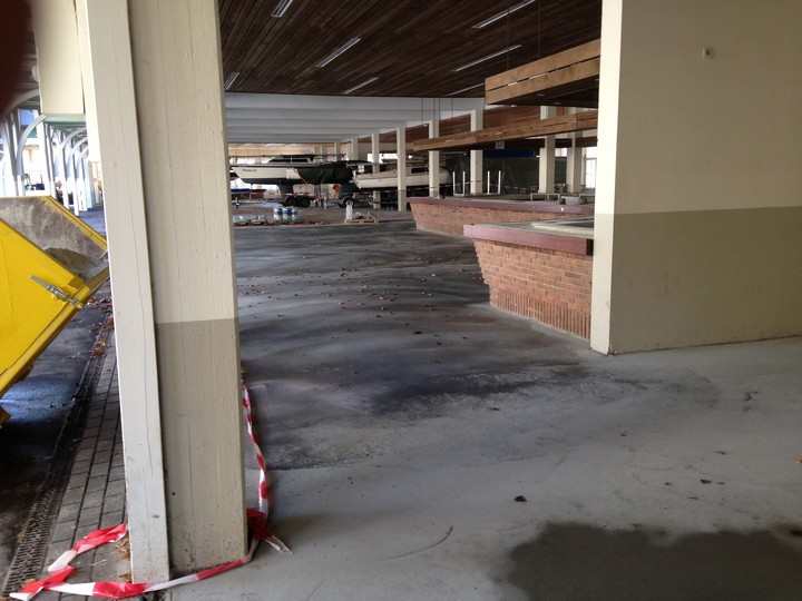 Neuer Estrich im Hauptzelt 2016 Neuer Estrich im Hauptzelt 2016