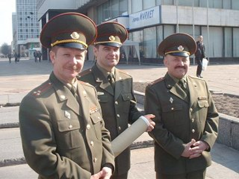 Oberst Fjodorow, Oberstleutnant Woropajev, Oberst Bersan
