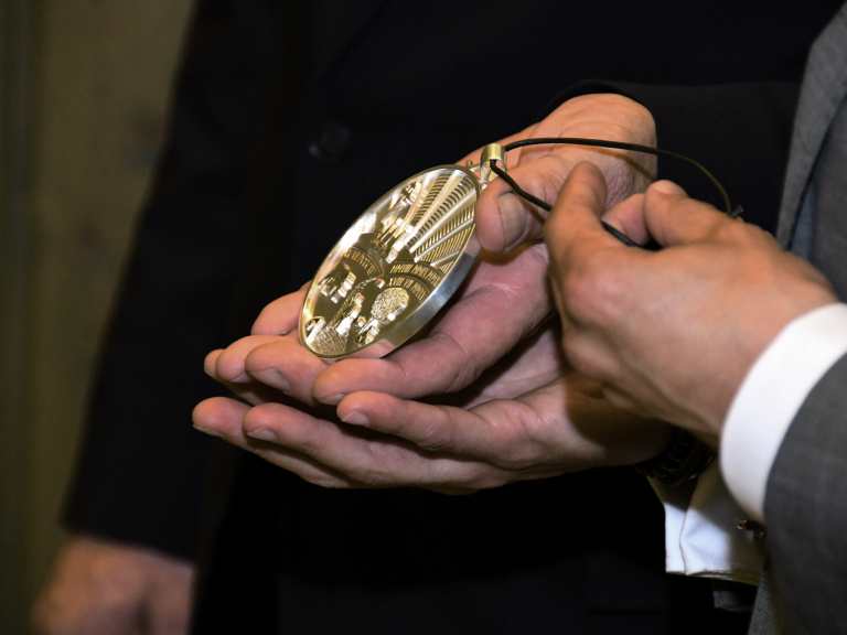 Ordensübergabe von Stephan Neuhaus Ordensübergabe von Stephan Neuhaus