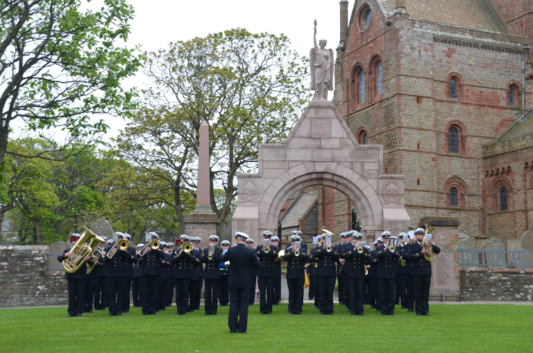 Das Marinemusikkorps Kiel bei einem von zahllosen Auftritten